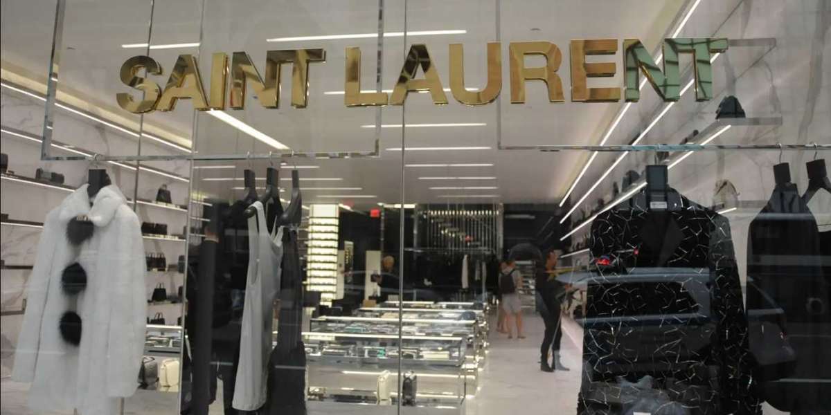 YSL Outlet feel peak summer 2024 and have the elegant