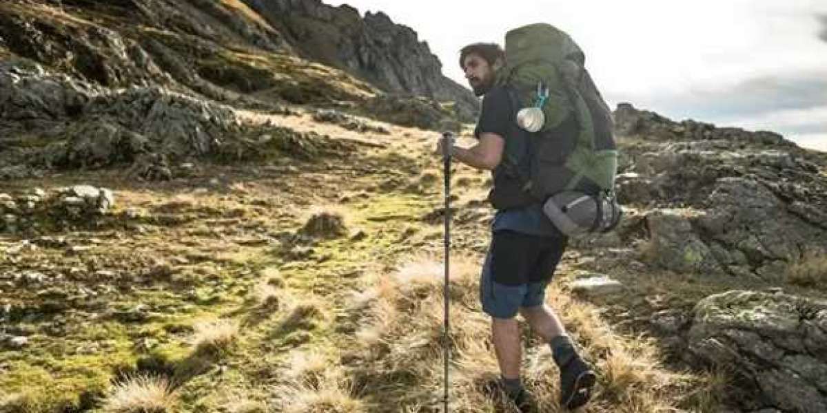 如何挑選登山背包？登山背包和旅行背包的區別？